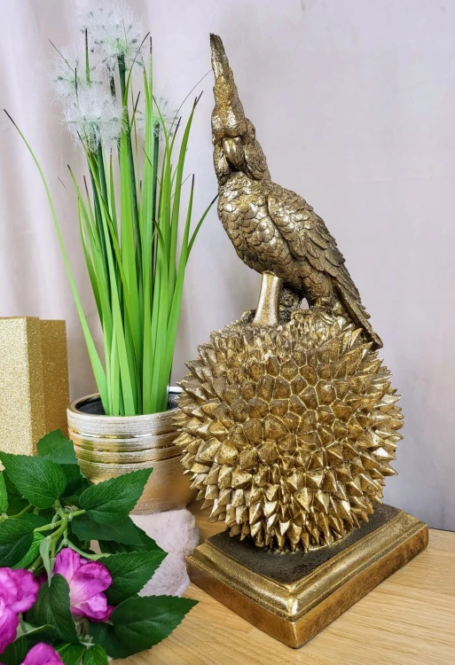 FIGURKA PAPUGA ZŁOTA NA PODSTAWIE