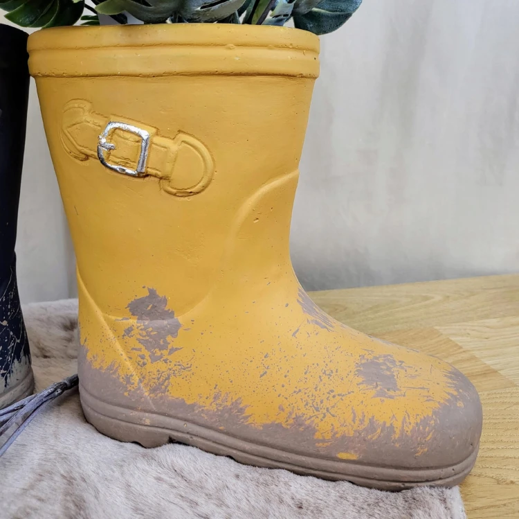 CEMENTOWY BUT KALOSZ W BŁOCIE OSŁONKA DEKORACJA