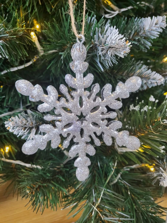 ZAWIESZKA AKRYLOWA ŚNIEŻYNKA GWIAZDKA SREBRNA