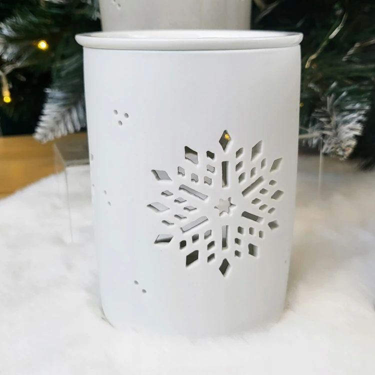 CERAMICZNY KOMINEK ZAPACHOWY NA OLEJKI ŚNIEŻYNKA
