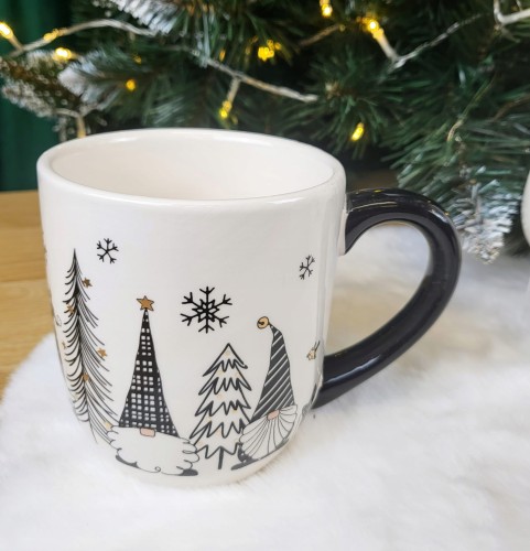 CERAMICZNY KUBEK ŚWIĄTECZNY Z MIKOŁAJEM KRASNALEM