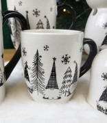 CERAMICZNY KUBEK ŚWIĄTECZNY Z MIKOŁAJEM KRASNALEM