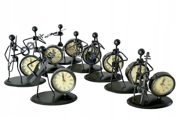 FIGURKA GRAJEK Z ZEGARKIEM 12 CM 2 WZORY