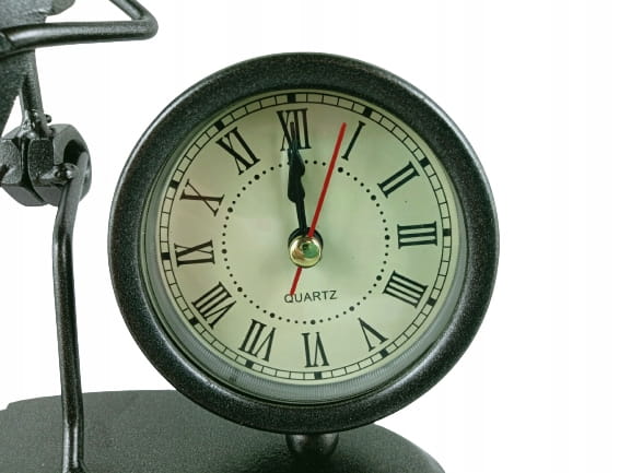 FIGURKA GRAJEK Z ZEGARKIEM 12 CM 2 WZORY