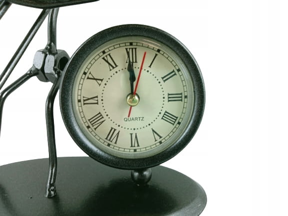 FIGURKA GRAJEK Z ZEGARKIEM 12 CM 2 WZORY