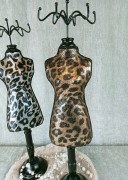 STOJAK NA BIŻUTERIĘ MANEKIN PANTERKA ZŁOTO 58 CM