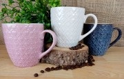 KUBEK CERAMICZNY 540ML Z WYTŁACZANYMI SERDUSZKAMI - SERIA KOLORYSTYCZNA