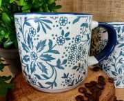 KUBEK CERAMICZNY BIAŁO - NIEBIESKI WZÓR 390ml
