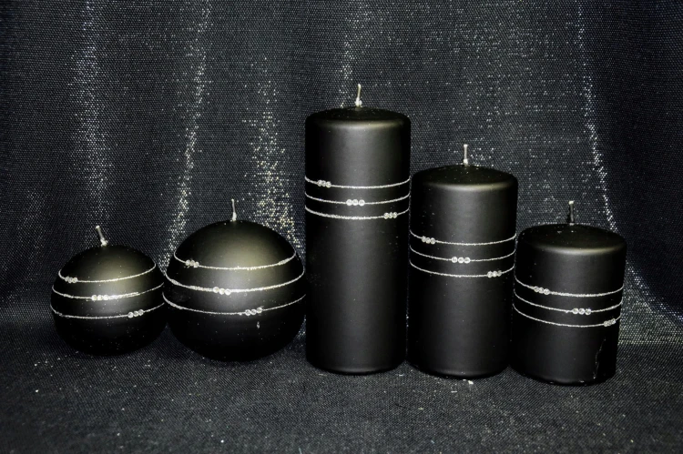 ŚWIECA KOLIA MAT CZARNY WALEC ŚREDNI 14CM