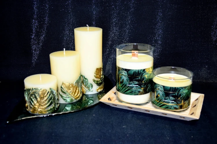 ŚWIECA ZAPACHOWA MONSTERA KOŚĆ SŁONIOWA W SZKLE