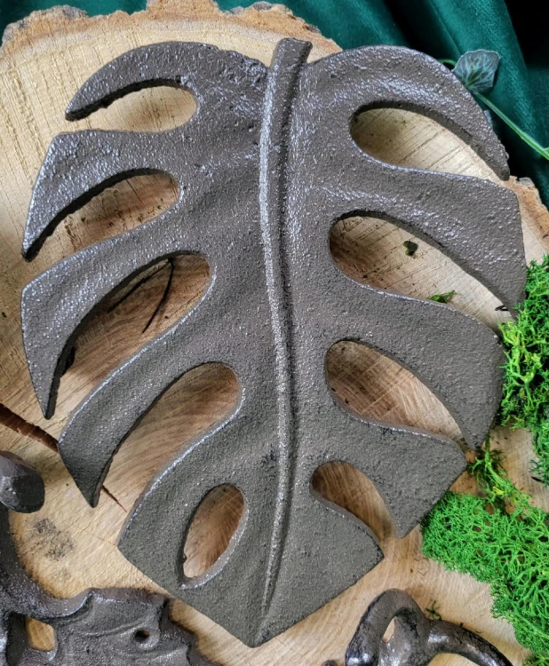 ŻELIWNA MATA GARNKOWA POD GARNEK MONSTERA BRĄZOWA