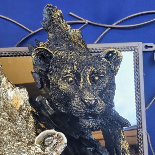 PANTERA PUMA NA PODSTAWIE CZARNO-ZŁOTA 38,5 CM