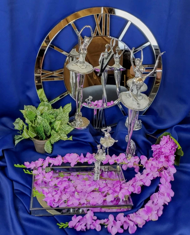 FIGURKA BALETNICA SREBRNO-PERŁOWA 50 CM