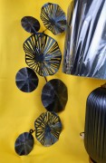 DEKORACJA ŚCIENNA GRANATOWA METAL ZE WZORAMI 79X35CM