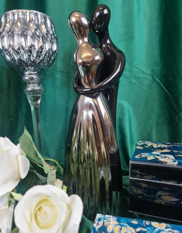 FIGURKA PARA CERAMICZNA ŚREDNIA SREBRNO-CZARNA