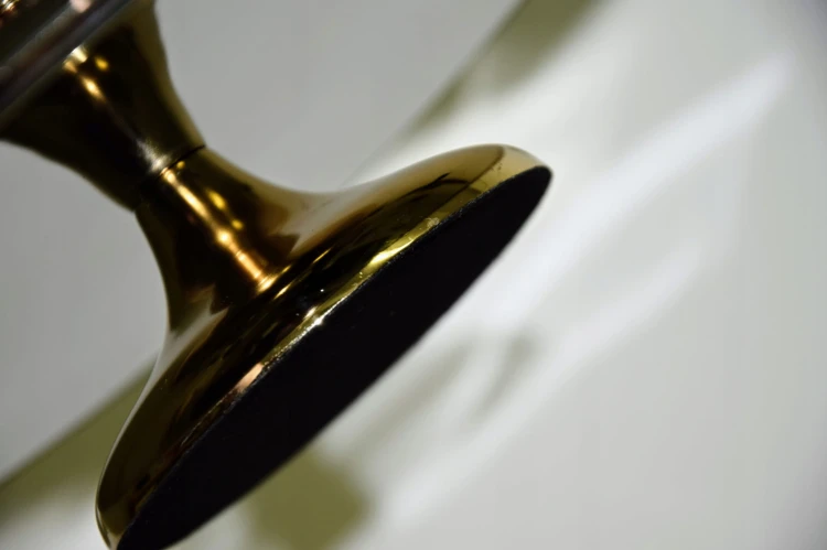 ŚWIECZNIK METALOWY SREBRNY Z PTASZKIEM premium