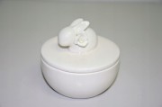 CERAMICZNE PUZDERKO Z KRÓLICZKIEM 9,3X9,3X9CM