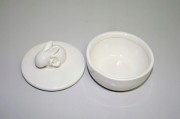 CERAMICZNE PUZDERKO Z KRÓLICZKIEM 9,3X9,3X9CM