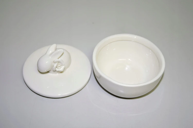 CERAMICZNE PUZDERKO Z KRÓLICZKIEM 9,3X9,3X9CM