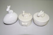 CERAMICZNE PUZDERKO Z KRÓLICZKIEM 9,3X9,3X9CM