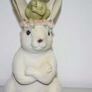 FIGURKA KRÓLIK Z ŻABKĄ I PARASOLKĄ