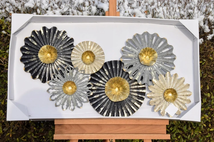 METALOWA DEKORACJA ŚCIENNA KWIATY 93,5x33,5x52,5cm