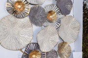 METALOWA DEKORACJA ŚCIENNA KWIATY 95x27,5x53,5cm