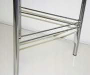KWIETNIK METALOWY SREBRNY ŚREDNI Z SZARĄ DONICĄ 66