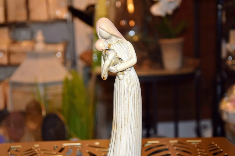 FIGURKA CERAMICZNA MATKA H24cm