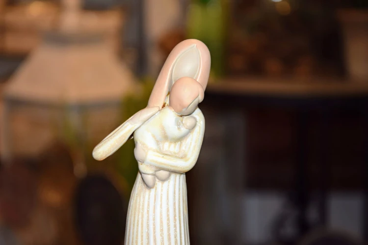 FIGURKA CERAMICZNA MATKA 24cm
