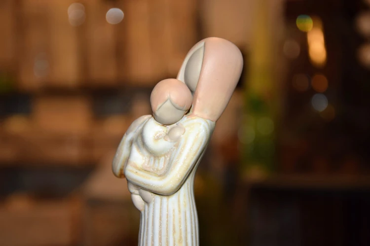 FIGURKA CERAMICZNA MATKA 24cm