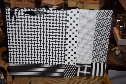 ELEGANCKA TOREBKA UPOMINKOWA 26X32X10 CM MIX WZORÓW