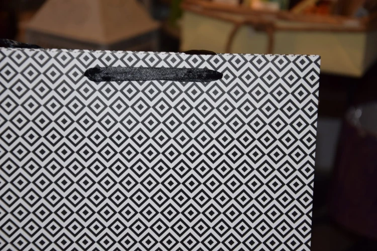 ELEGANCKA TOREBKA UPOMINKOWA 26X32X10 CM MIX WZORÓW
