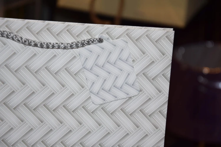 ELEGANCKA TOREBKA UPOMINKOWA 26X32X12,5CM