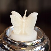 ŚWIECA T-LIGHT MOTYLE BIAŁE