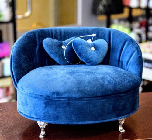 Szkatułka Na Biżuterię - granatowa sofa