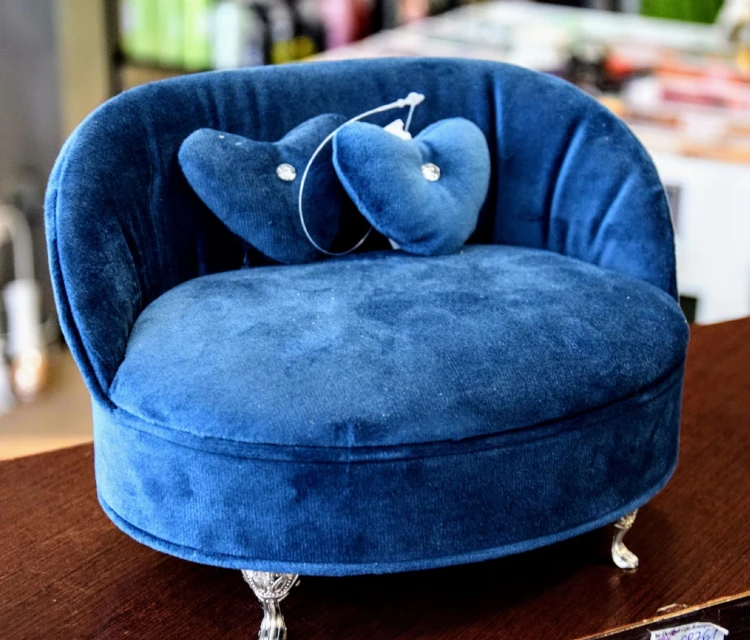 Szkatułka Na Biżuterię - granatowa sofa
