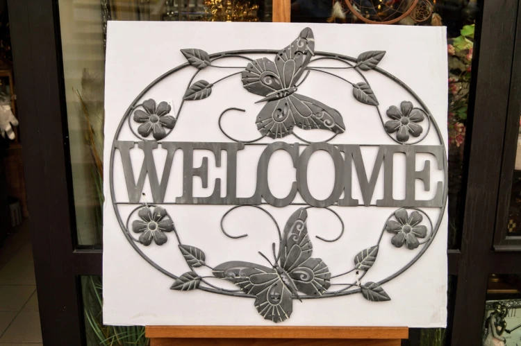 DEKORACJA ŚCIENNA MOTYLE WELCOME 74x64x2