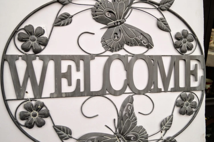 DEKORACJA ŚCIENNA MOTYLE WELCOME 74x64x2