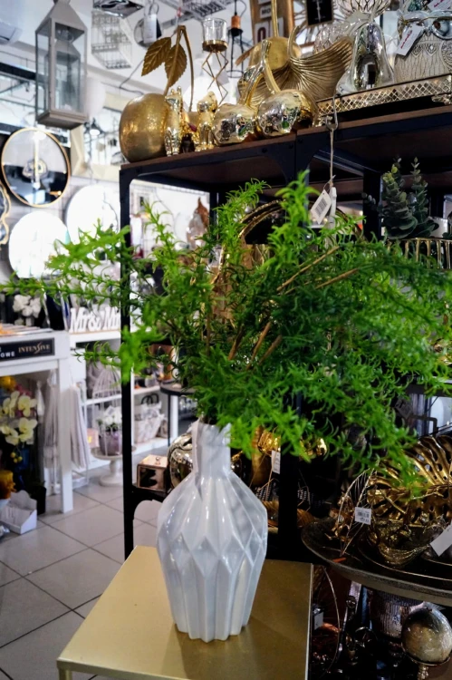 Kwiaty sztuczne - GAŁĄZKA ZIELONA 46cm
