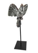 FIGURKA PAPUGA SREBRNA NA STOJAKU 34 CM