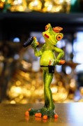 FIGURKA ŻABA FRYZJERKA