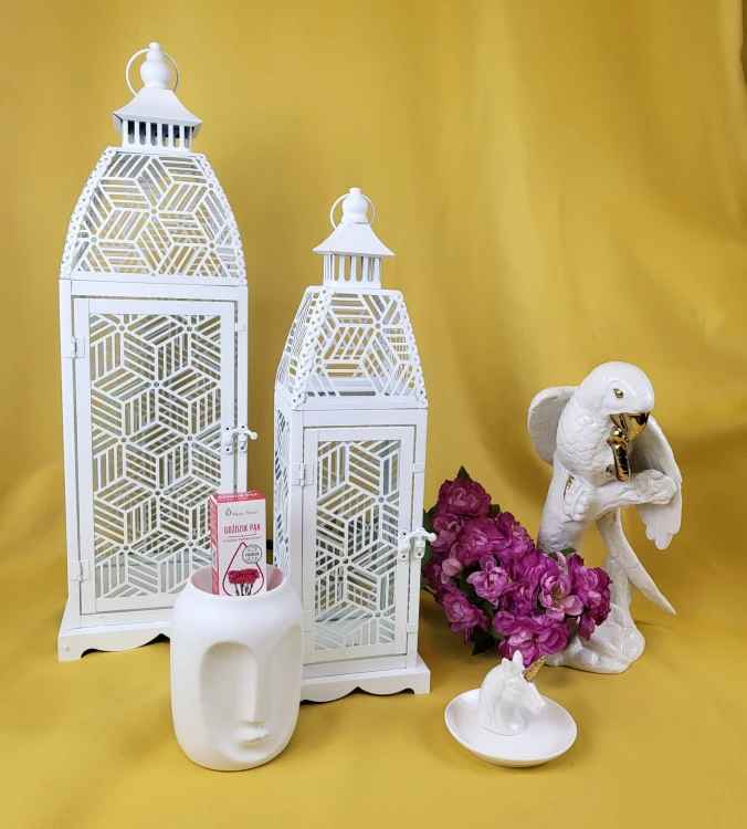 FIGURKA PAPUGA CERAMICZNA NA GAŁĘZI