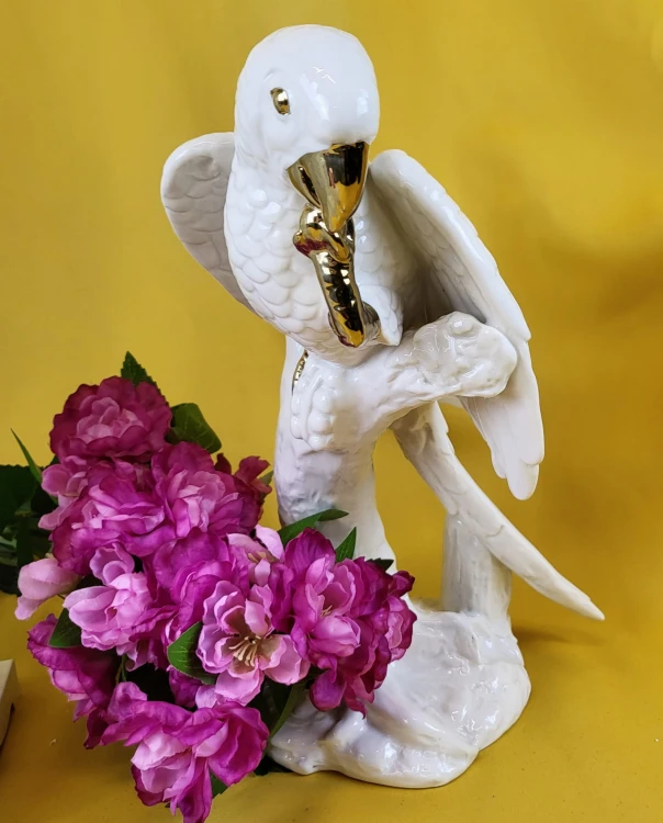 FIGURKA PAPUGA CERAMICZNA NA GAŁĘZI