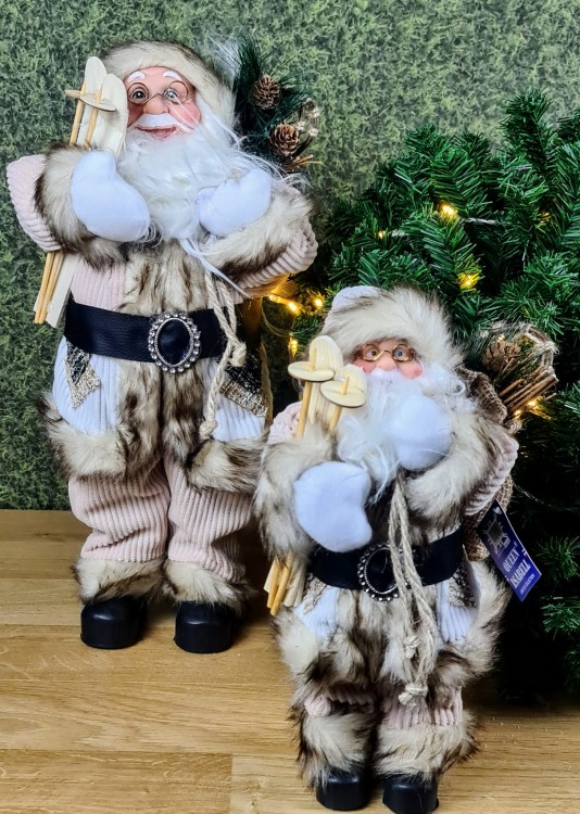 FIGURKA MIKOŁAJ Z NARTAMI 45 CM