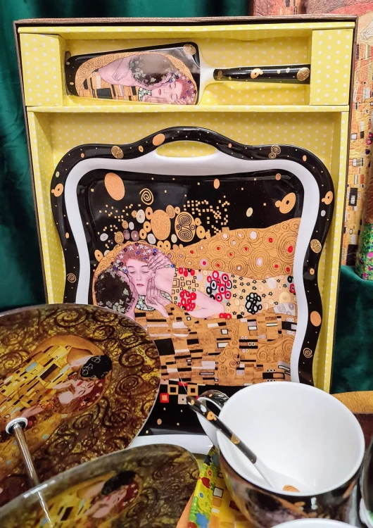 TACA Z ŁOPATKĄ  KLIMT POCAŁUNEK CZARNY