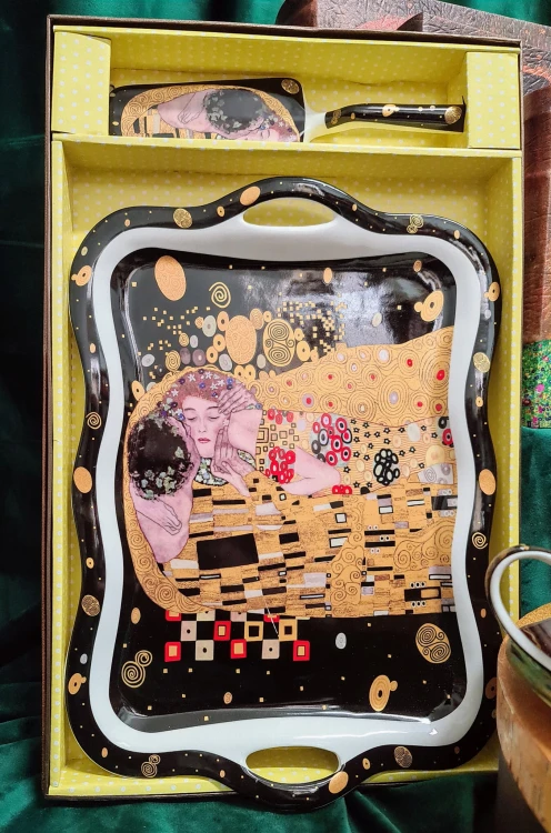 TACA Z ŁOPATKĄ  KLIMT POCAŁUNEK CZARNY