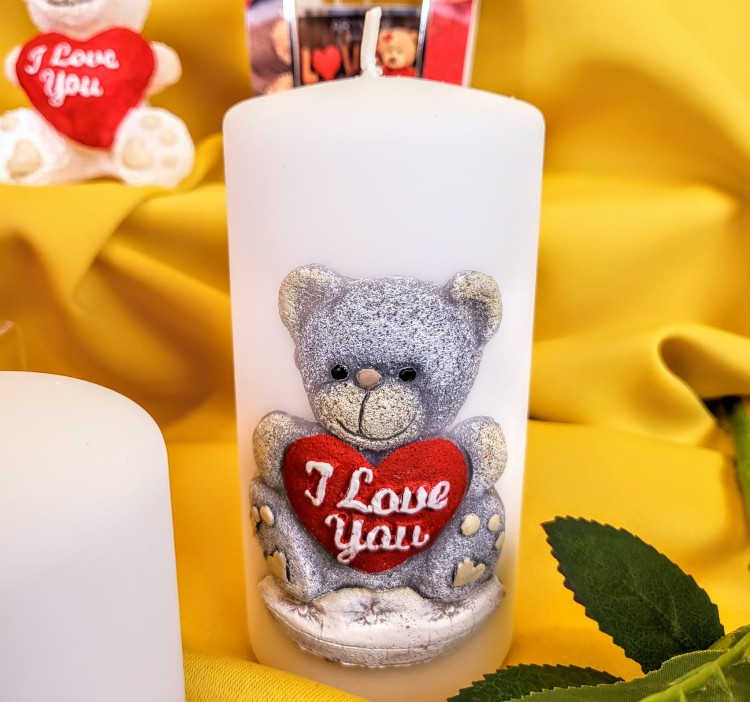 ŚWIECA PARAFINOWA TEDDY WALEC ŚREDNI BIAŁY WALENTYNKI