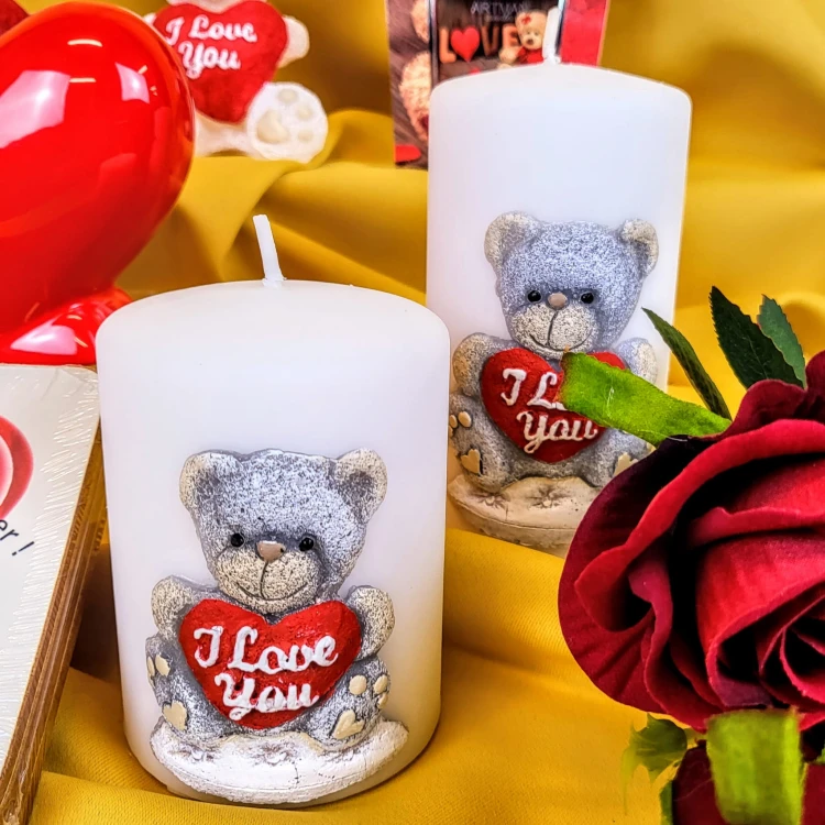 ŚWIECA PARAFINOWA TEDDY WALEC ŚREDNI BIAŁY WALENTYNKI