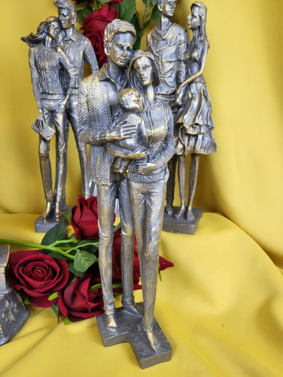 FIGURKA STOJĄCA RODZINA SZARO-ZŁOTA 38,5CM